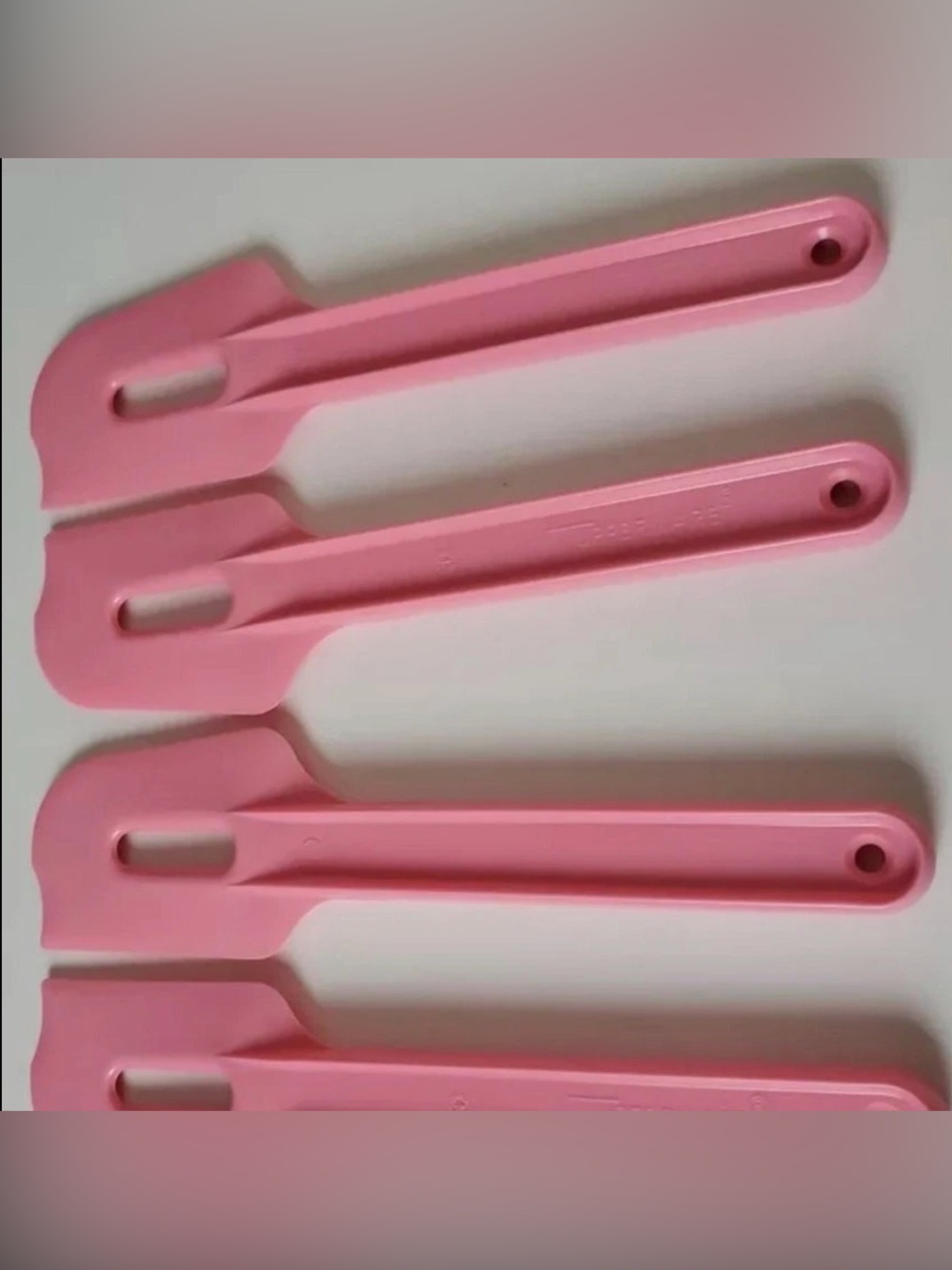 8” TUPPERWARE PINK PADDLE HARD SPATULA SCRAPER CAKE BAKING PARTY SET OF 4 - NEW - Picture 2 of 2